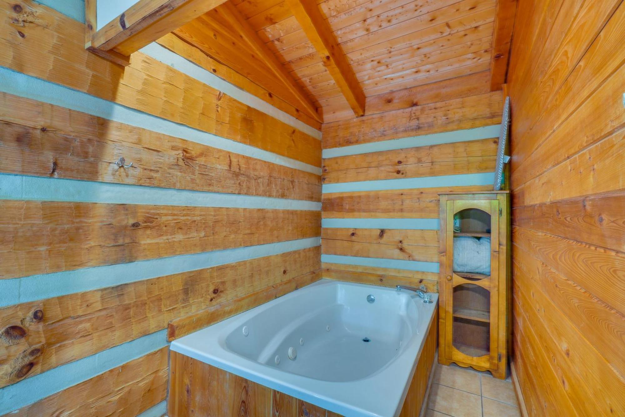 Gatlinburg Cabin With Hot Tub About 6 Mi To Downtown! Exterior foto